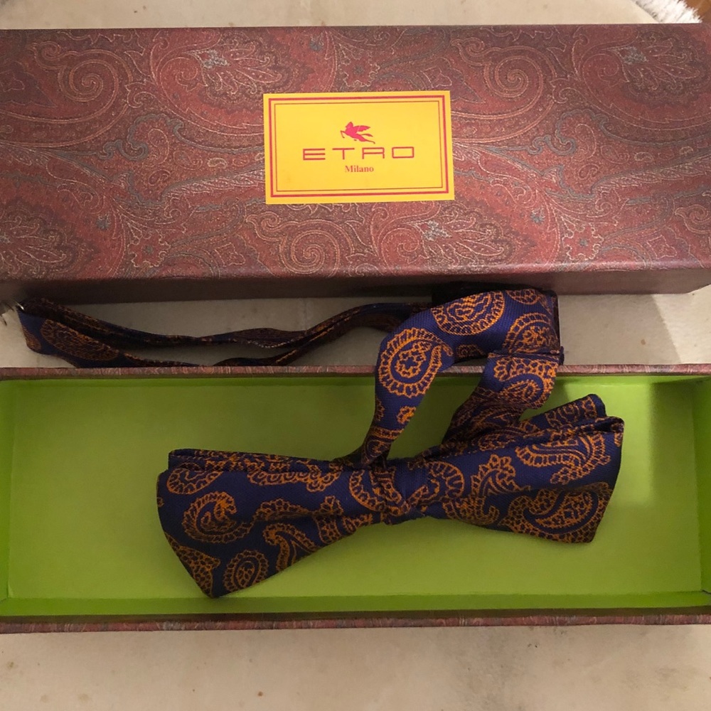Etro silk bow tie in paisley pattern